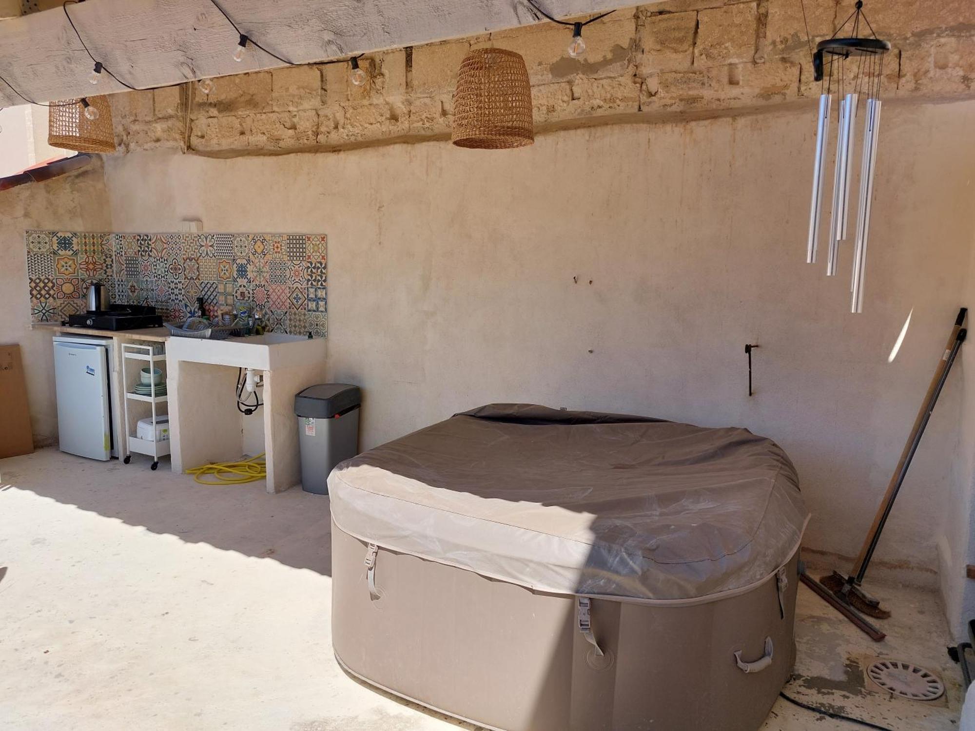 Maison Intra Muros, Terrasses Avec Vue Jaccuzzi Et Garage Avignon Rom bilde